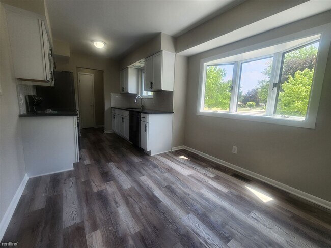 Building Photo - 3 br, 1.5 bath House - 431 Red Oak Ln