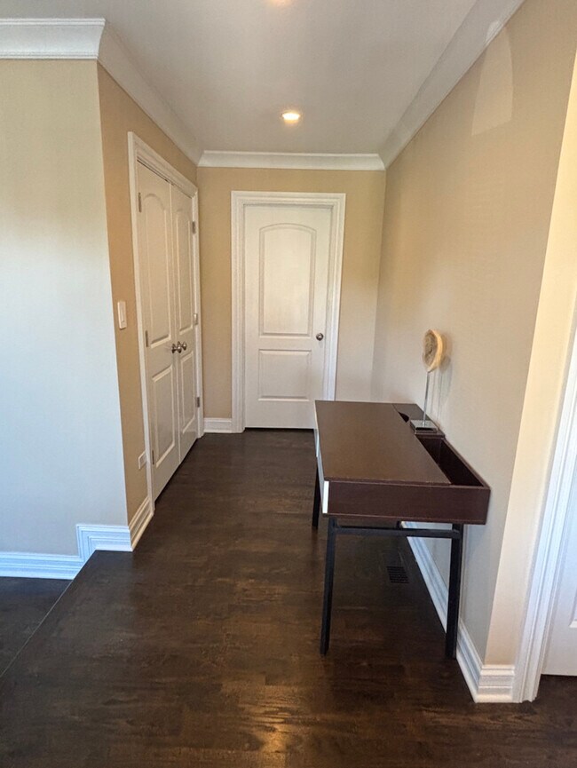 Building Photo - 406 S Lauder Ln