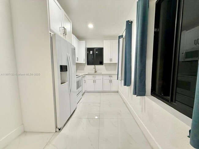 Foto del edificio - 2369 SW 17th Terrace