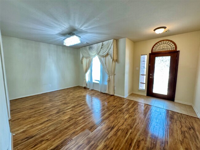 Foto del edificio - 12905 Meadow Springs Dr