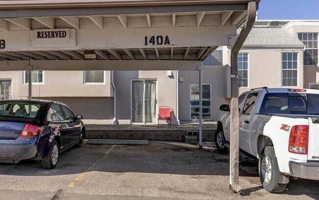 Building Photo - 3140 Van Teylingen Dr