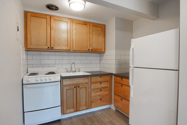 Foto del edificio - Well-Appointed Studio Near OHSU Ready Now!