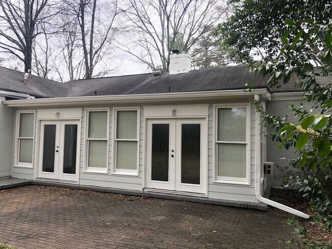 Foto del edificio - Great Emory Area Rental