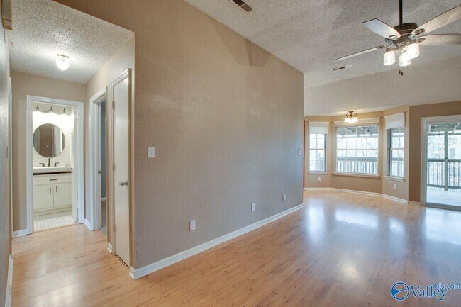 Foto del edificio - 143 Rebecca Pines Dr