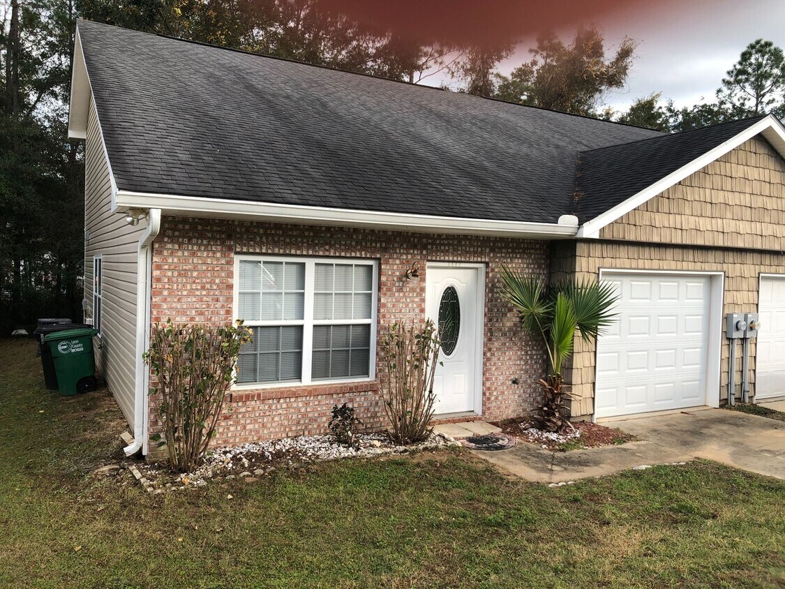 3/3 with Garage in Wolf Creek Townhome Rentals in Tallahassee FL