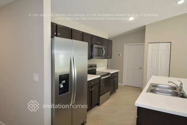 Building Photo - 1814 SE Genaro Terrace