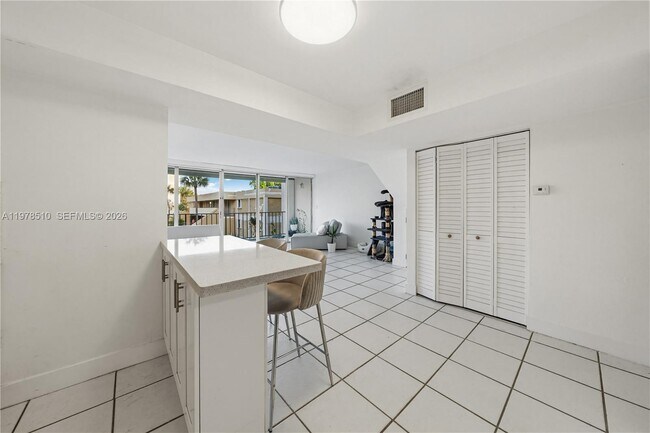 Building Photo - 9210 Fontainebleau Blvd