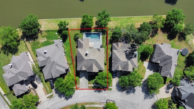 Building Photo - 30214 Vinebriar Dr