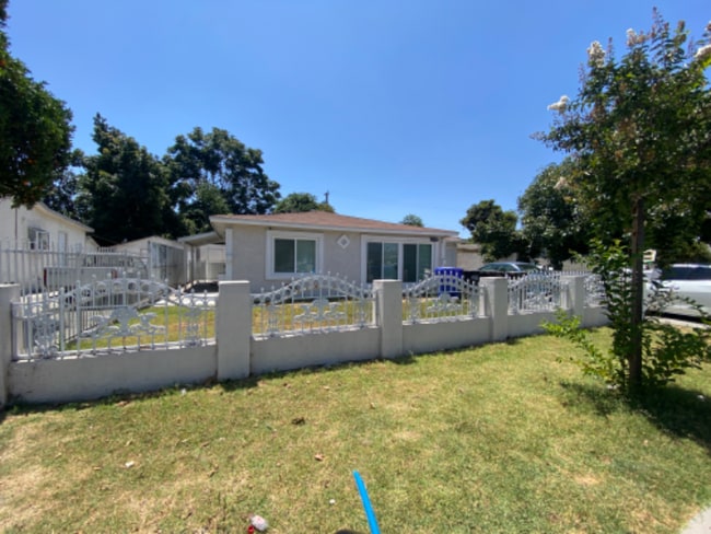 Building Photo - 8128 Puritan St
