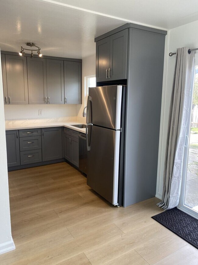 Foto del edificio - Beautifully updated 3 bedroom 2 bathroom R...