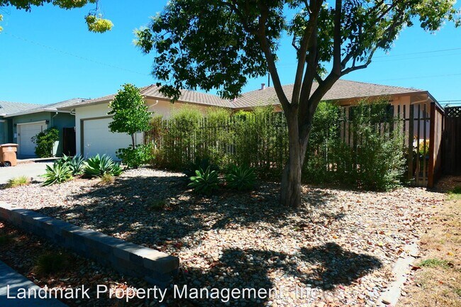 Building Photo - 4 br, 2 bath House - 874 September Drive