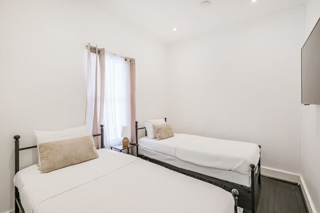 Foto del edificio - 3309 Webster St