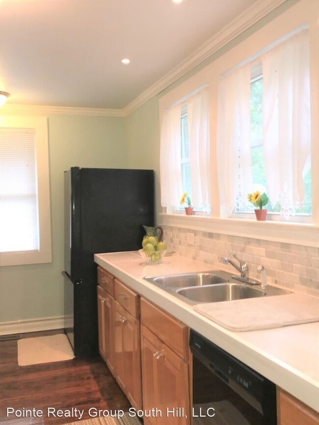 Building Photo - 2 br, 1 bath House - 224 East Danville St.