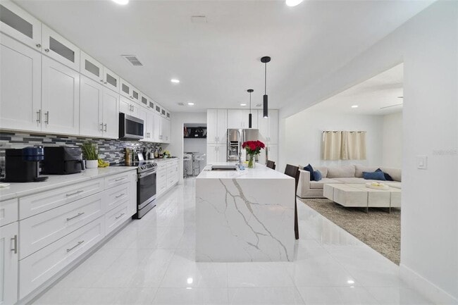 Building Photo - 5621 Lake Mary Jess Shores Ct