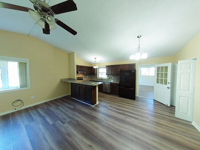 Foto del edificio - Upgraded 4 bedrooms Raintree Villas Ranch ...