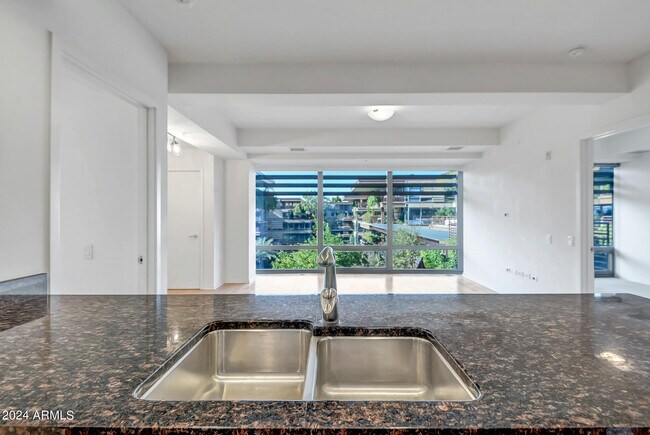 Building Photo - 7151 E Rancho Vista Dr