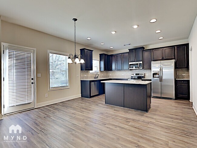 Foto del edificio - 9028 Holder Rd