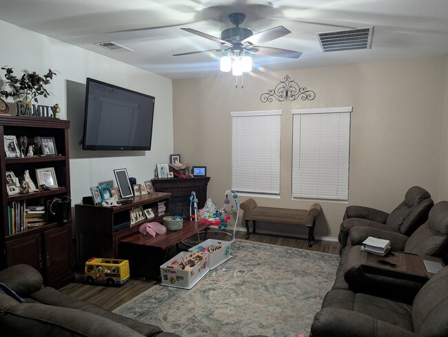 Building Photo - 112 Esparza Dr