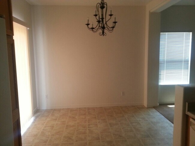 Foto del edificio - HOUSE FOR RENT