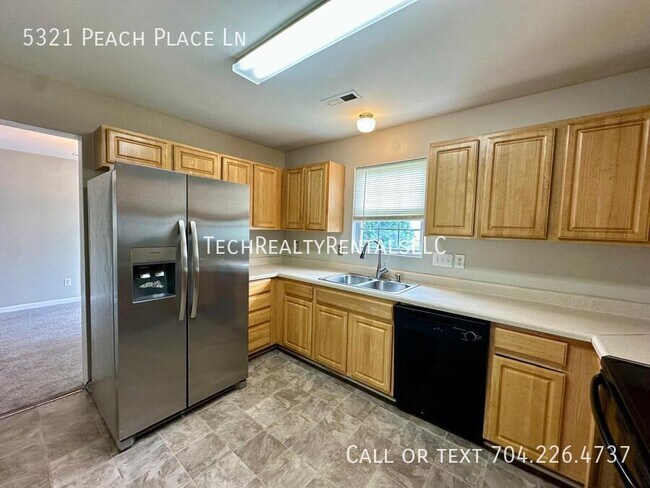 Foto del edificio - 5321 Peach Pl Ln