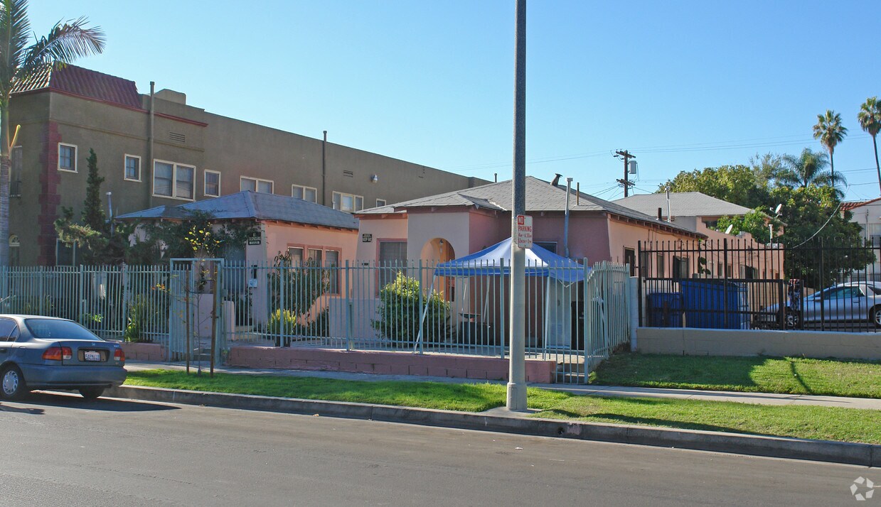 Foto del edificio - 1203 S Bronson Ave