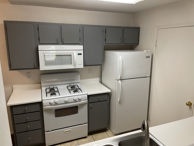 kitchen - 7885 W Flamingo Rd