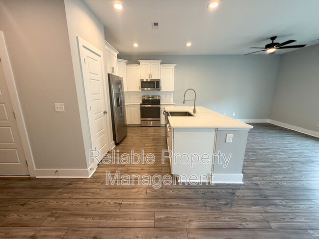 Building Photo - 37 N Laird Dr