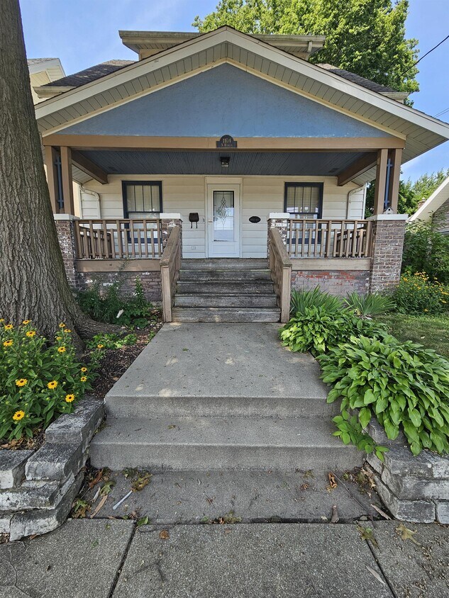 Primary Photo - 1104 N Madison St