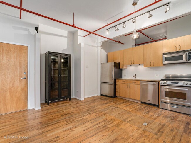Building Photo - 420 S Clinton St