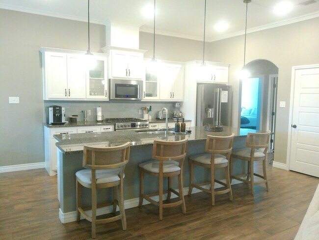 Building Photo - 8206 Big Bend - 4/Bed 3/Bath - $3500/month