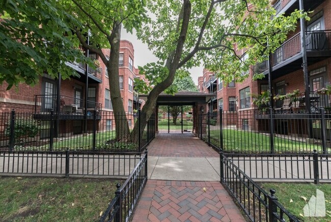 Foto del edificio - Beautiful 1 Bedroom Condo in Lincoln Park!