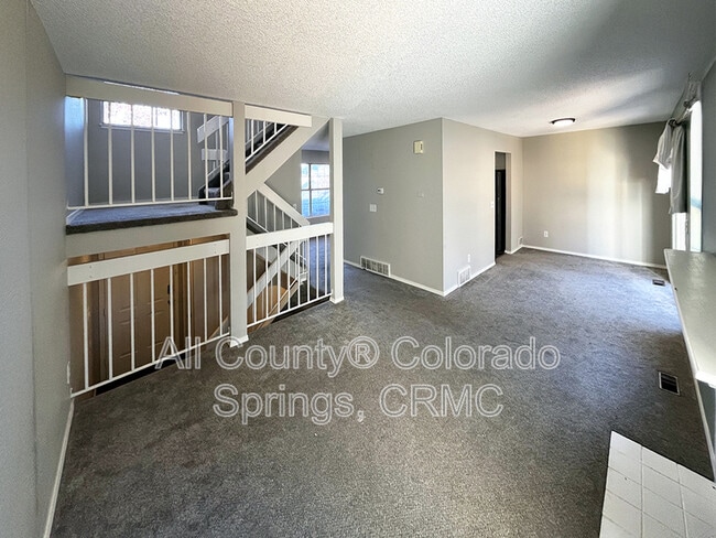 Building Photo - 2058 Palm Dr