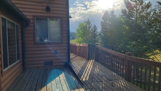 Building Photo - Spacious Apartment on Lake Hatcher **Rent ...