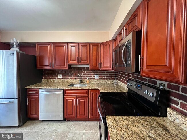 Foto del edificio - 5880 Whisper Way