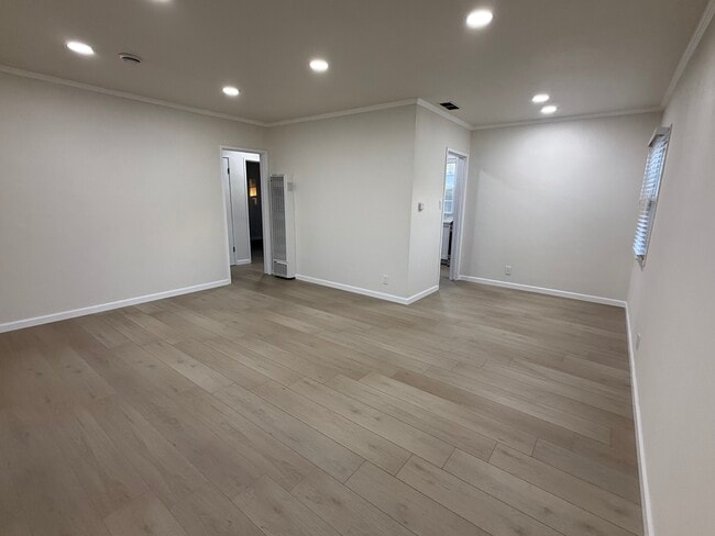 Building Photo - 6522 W 86th Pl