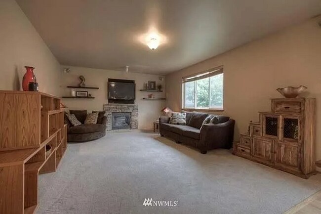 Foto del edificio - 2508 Blaine Ave NE