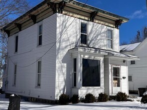 Building Photo - 246 Mill St