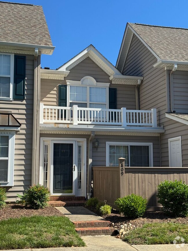 Building Photo - 809 Settlement Dr