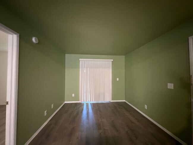 Foto del edificio - 10233 De Soto Ave