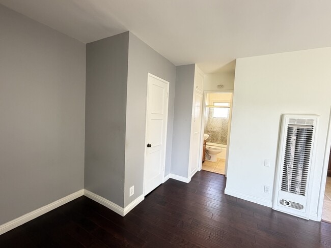 Building Photo - 4712 Elmwood Ave