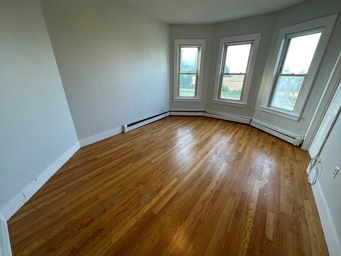 Foto principal - 857 E 1st St