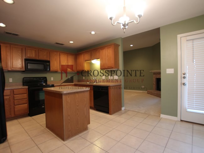 Building Photo - Lease Takeover Opportunity Available! 3 Bedroom Home in Flint!