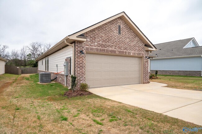 Building Photo - 14653 Mountain Strm Dr