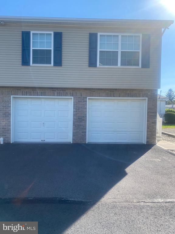 Building Photo - 124 Mortimer St