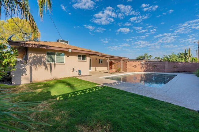 Foto del edificio - BEAUTIFUL SOUTH SCOTTSDALE - CORNER LOT & ...
