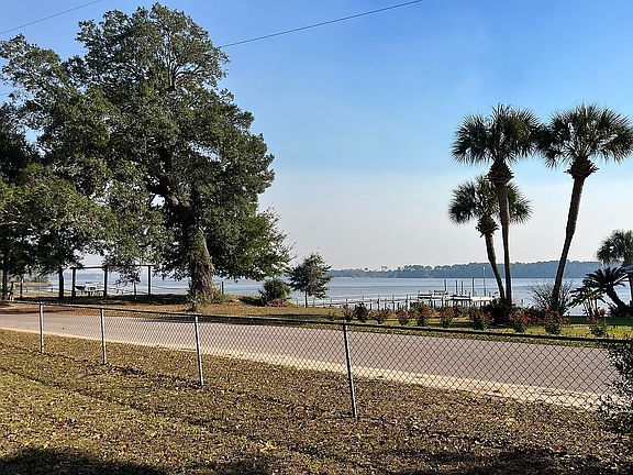 Foto del edificio - 2998 Holley Point Rd