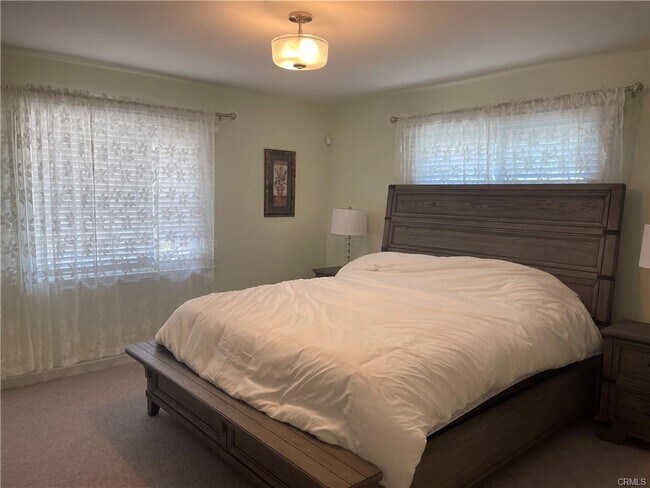 Foto del edificio - 3768 Woodcliff Rd