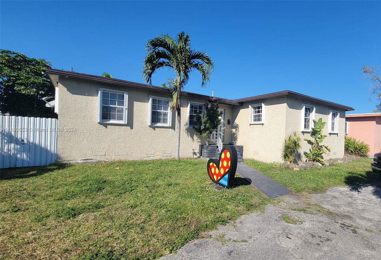 Foto principal - 8281 SW 28th St