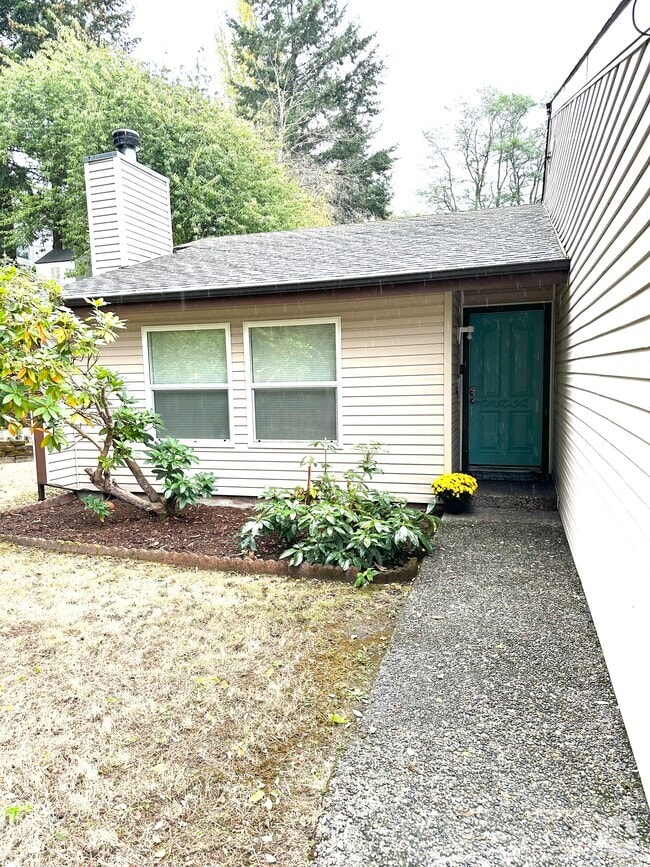 Building Photo - 3031 Bridgeport Way W