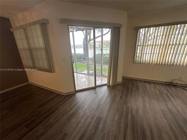 Foto del edificio - 12901 SW 15th Ct
